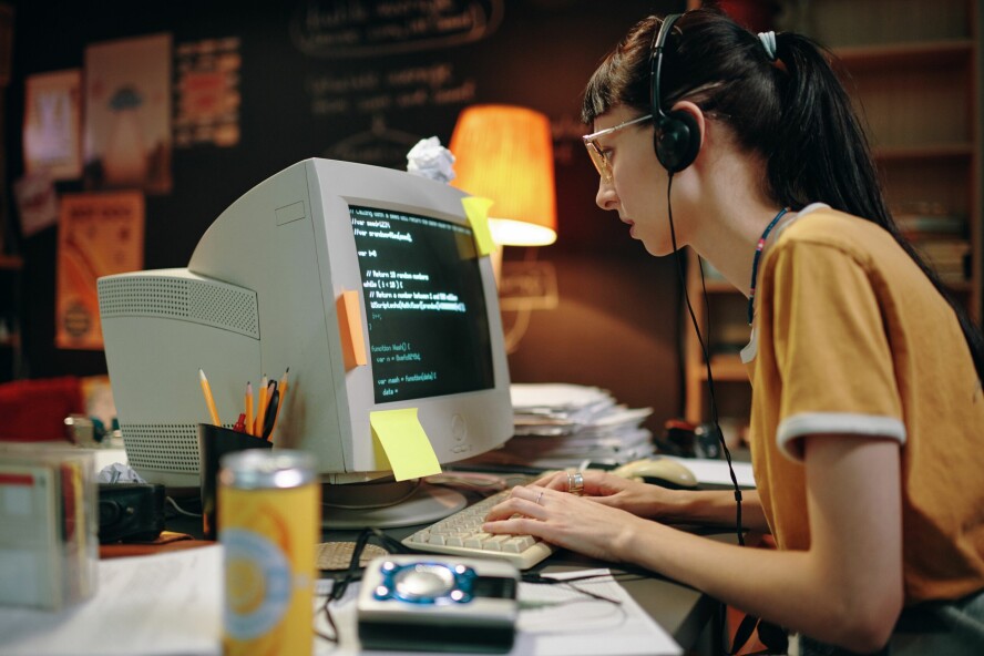 Greit da - utviklere så ikke helt sånn her ut for 20 år sida, men prøv selv å finne et passende bilde til denne artikkelen. 📸: Shutterstock / NTB