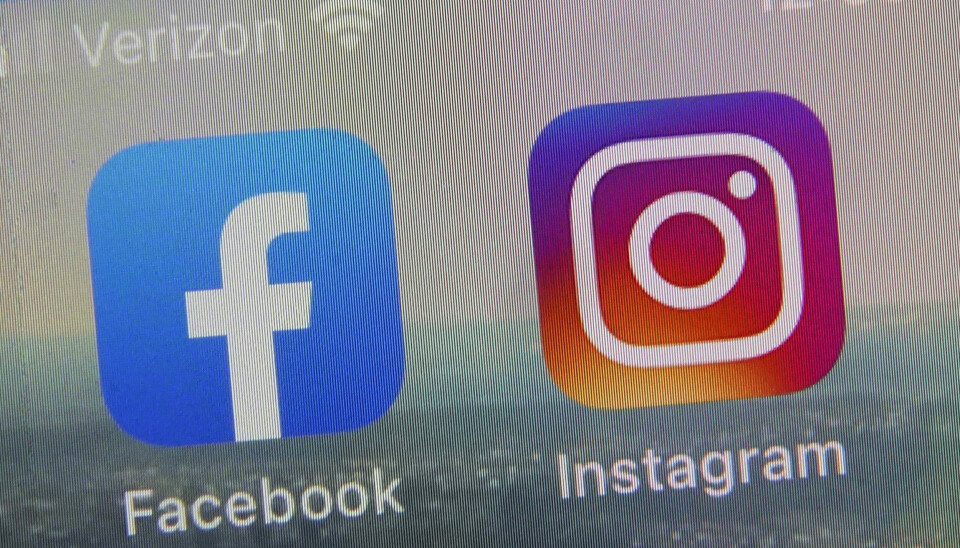 Planen innebærer en avgift på cirka 13 euro for en annonsefri Instagram- eller Facebook-konto på telefonen og cirka 10 euro for en konto på PC. .📸: AP Photo/Richard Drew
