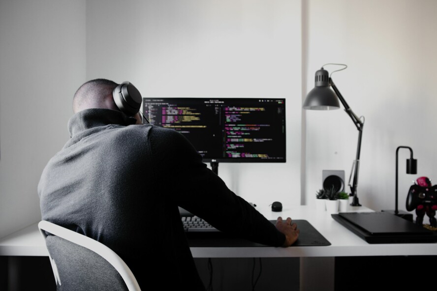 Studien viser at 67 prosent de norske respondentene for tiden er på kontoret på heltid, og 25 prosent er fornøyd slik. 📸: Nubelson Fernandes/Unsplash