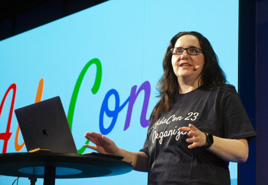 Patricia Aas er utvikler og primus motor bak AdaCon-konferansen, som skal sette fokus på underrepresenterte grupper i utviklerbransjen. 📸: Kurt Lekanger