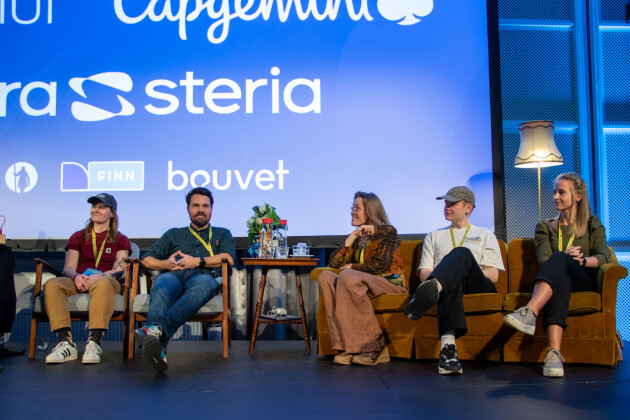 Her ser du alle lyntalerne på kode24-dagen 2.0 – Stefanie Dziadkowiec, Øyvind Kvangarsnes, Christin Gorman, Filip Johansen og Caroline Odden. 📸: Kurt Lekanger