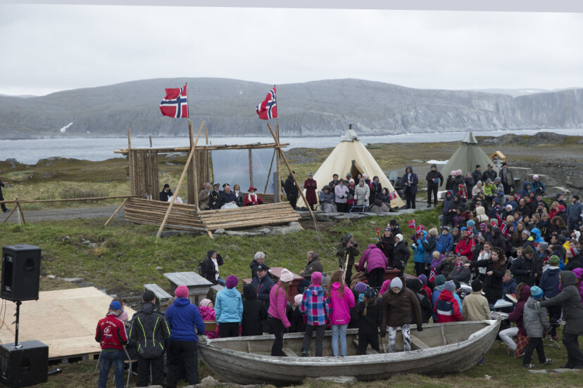 Gamvik kommune var en av de siste til å få på plass tilgjengelighetserklæringa si. Her fra et kongebesøk i kommunesenteret Mehamn i 2015. 📸: Terje Bendiksby / NTB