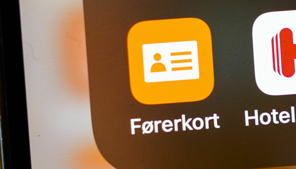 Digitalt førerkort var blant annet gyldig legitimasjon ved valget i år, og inneholder bevegelige elementer som skal sikre at man kan se om det er originalt. 📸: Lise Åserud / NTB