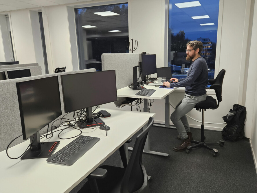 - Like lite som vi vil bli satt i boks med som har med soundbox på stranda, vil vi bli satt i boks med den ene prosenten av entusiastene som er lovløse bøller, skriver Bjørn Einar Bjartnes om mekanisk tastatur i åpent kontorlandskap. 📸: Privat