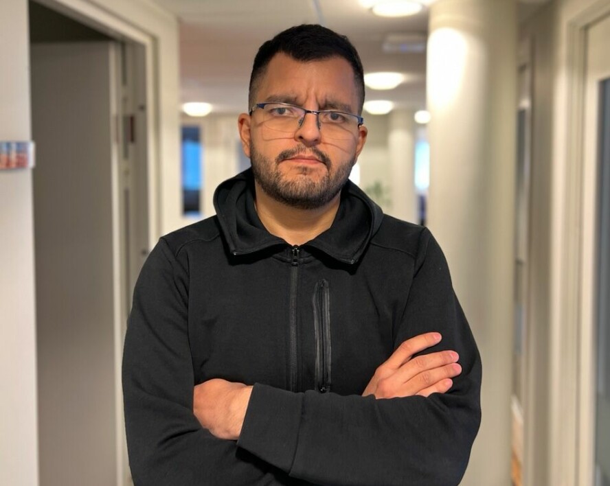 - Det handler ikke så mye om å ta fra folk den muligheten. Heller om å strupe tilgangen til å utnytte den muligheten, mener Decap, kommunikasjonsrådgiver og utvikler i EL og IT FOrbundet. 📸: Geir Aasen