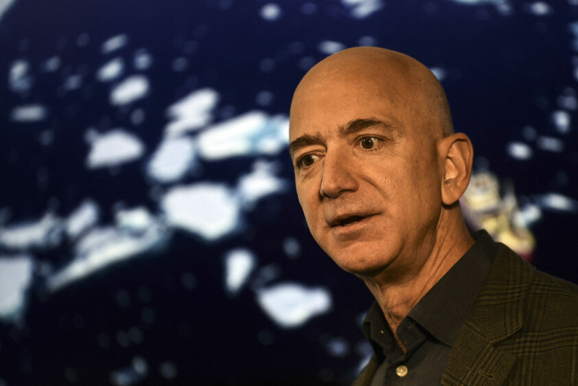 EU ønsker særlig informasjon om hensyn som tas for å hindre spredning av ulovlige produkter og beskyttelse av grunnleggende rettigheter, heter det i en uttalelse fra EU-kommisjonen. Her Amazon-sjef Jeff Bezos. 📸: AFP / NTB