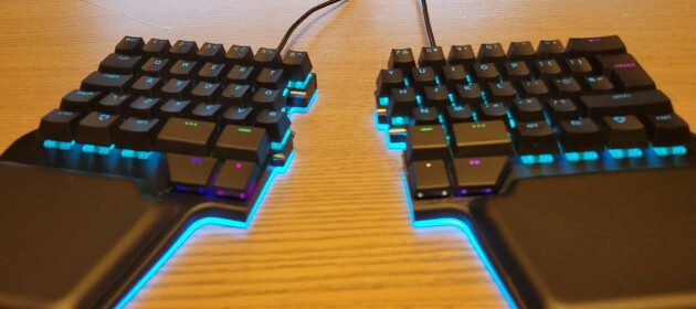 'Fantastisk tastatur. Caps-lock er programmert om til “modifier” knapp, caps+hjkl er piler, escape på tommelen etc. Alt ligger i tastaturet, så jeg trenger ikke gjøre noe med PCn for å få det til.' 📸: Privat