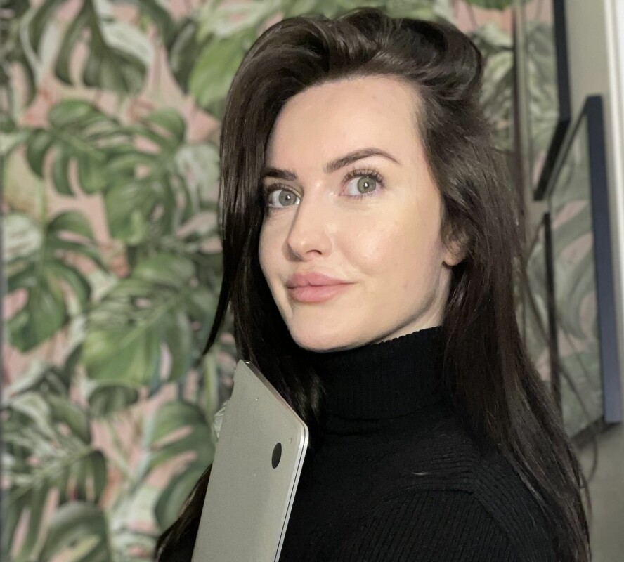 – Når talentfulle, motiverte nyutdannede stadig støter på disse barrierene, risikerer bransjen å miste et vell av kloke hoder, skriver Miriam Moe. 📸: Privat
