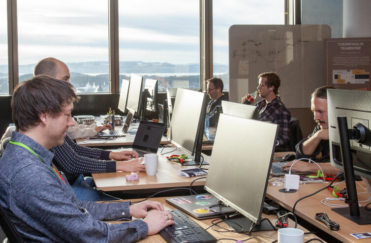 Mange utviklere vil lære seg nye språk, kanskje på bekostning av JavaScript. 📸: Kurt Lekanger (illustrasjonsfoto)