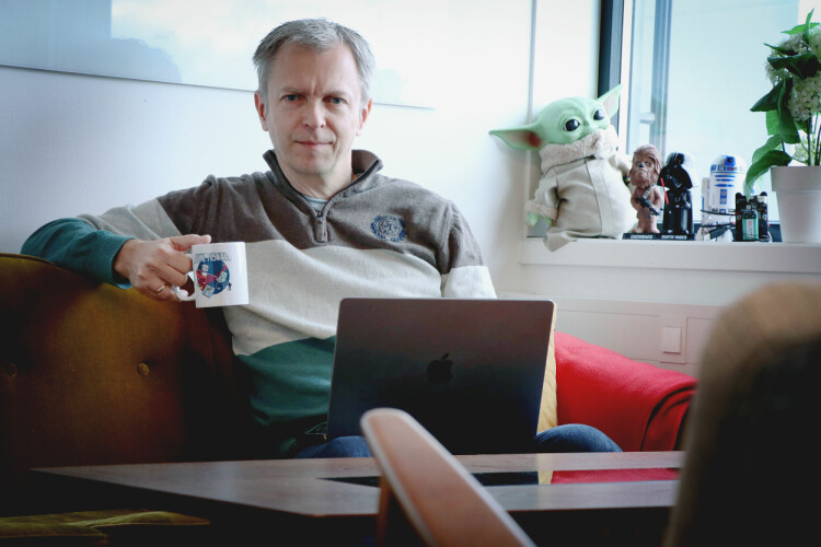 Løsningen er ikke å slutte å bruke AI eller å slutte å bygge datasentere. Vi må produsere mer energi, mener kode24-journalist Kurt Lekanger. 📸: Ole Petter Baugerød Stokke