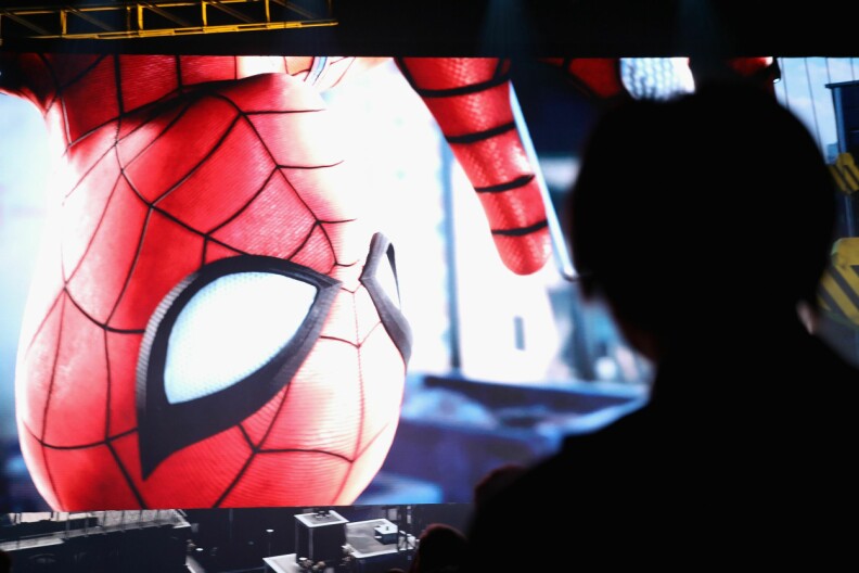 En hackergruppe skal ha lastet opp mer enn 1,3 millioner filer de har stjålet fra Insomniac, som er eid av Sony og står bak blant annet 'Spider-Man'-spillene. Her: Fra E3 messa i 2017. 📸: Christian Petersen/Getty Images/AFP.