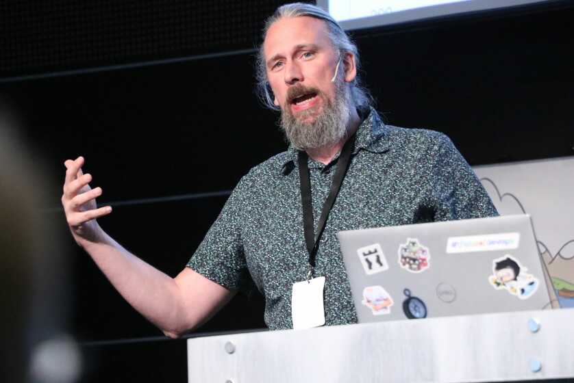 - Hva er de viktigste egenskapene til en god løsningsarkitekt? spør Johannes Brodwall. 📸: Ole Petter Baugerød Stokke