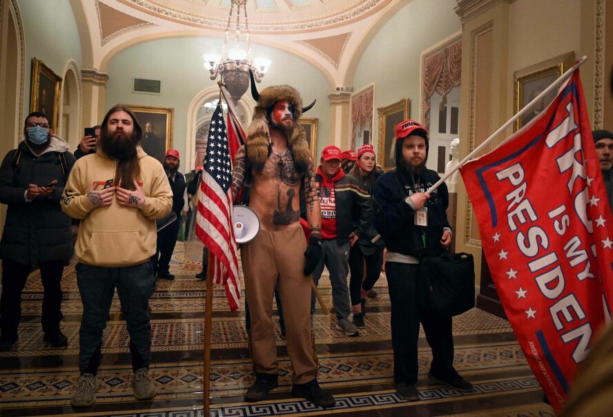 Desinformasjon under valg kan være fatalt, slik vi så i det amerikanske valget i 2020. Da ble den amerikanske kongressen stormet av demonstranter. 📸: Saul LOEB / AFP
