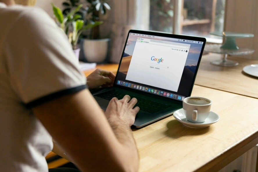 AI tar over stadig flere oppgaver hos Google, oppgaver som tidligere ble gjort av mennesker. 📸: NTB/REUTERS/Dado Ruvic