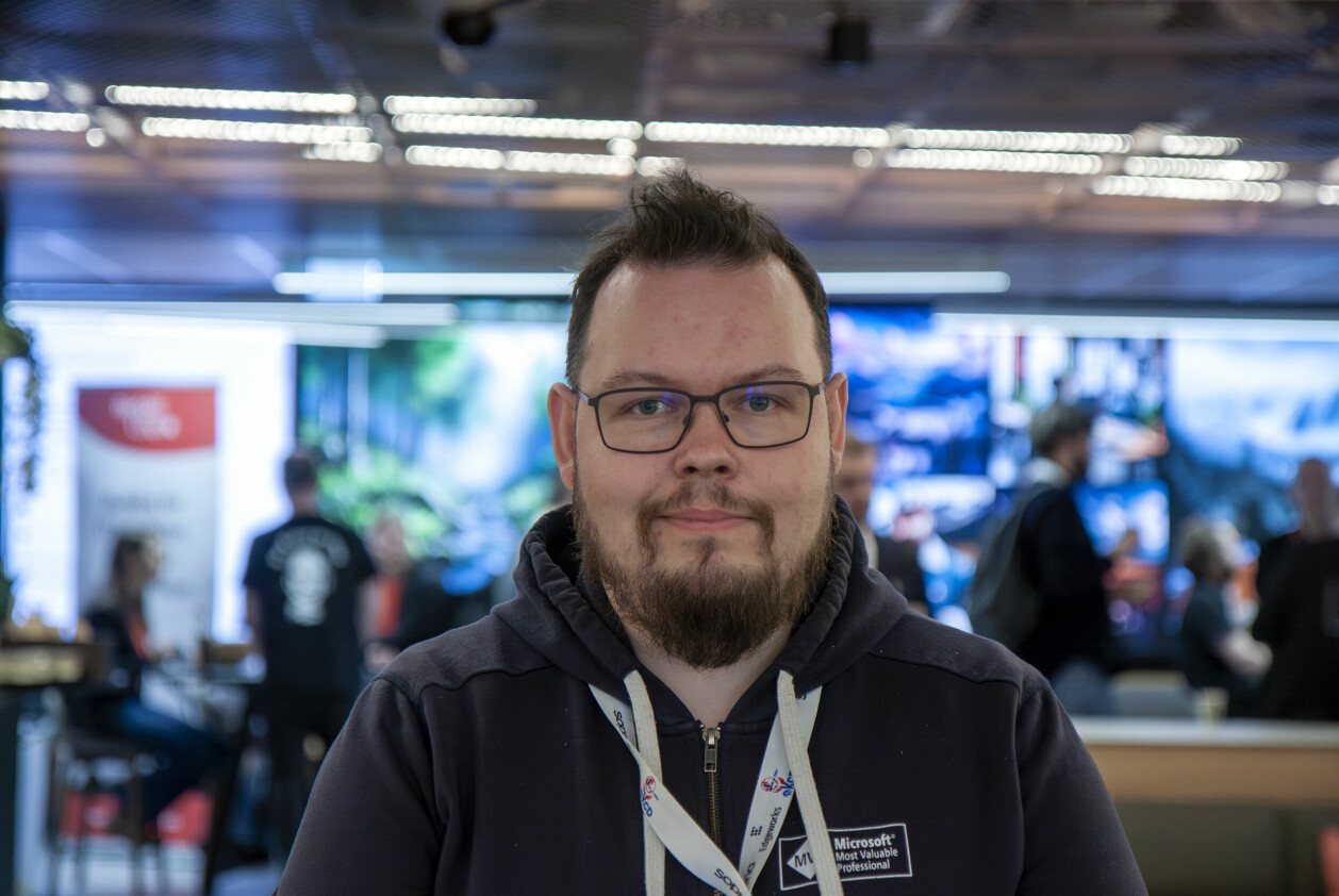 Roberth Strand er Principal Cloud Engineer i Amesto Fortytwo og sitter i styret i Cloud Native Norway. 📸: Kurt Lekanger