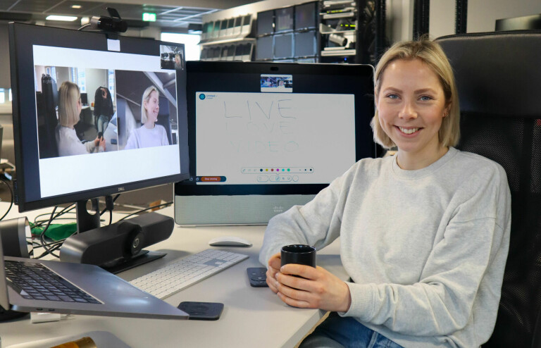 Målfrid Henden Aaraas er glad i å møte folk, og liker derfor å være på kontoret. 📸: Privat