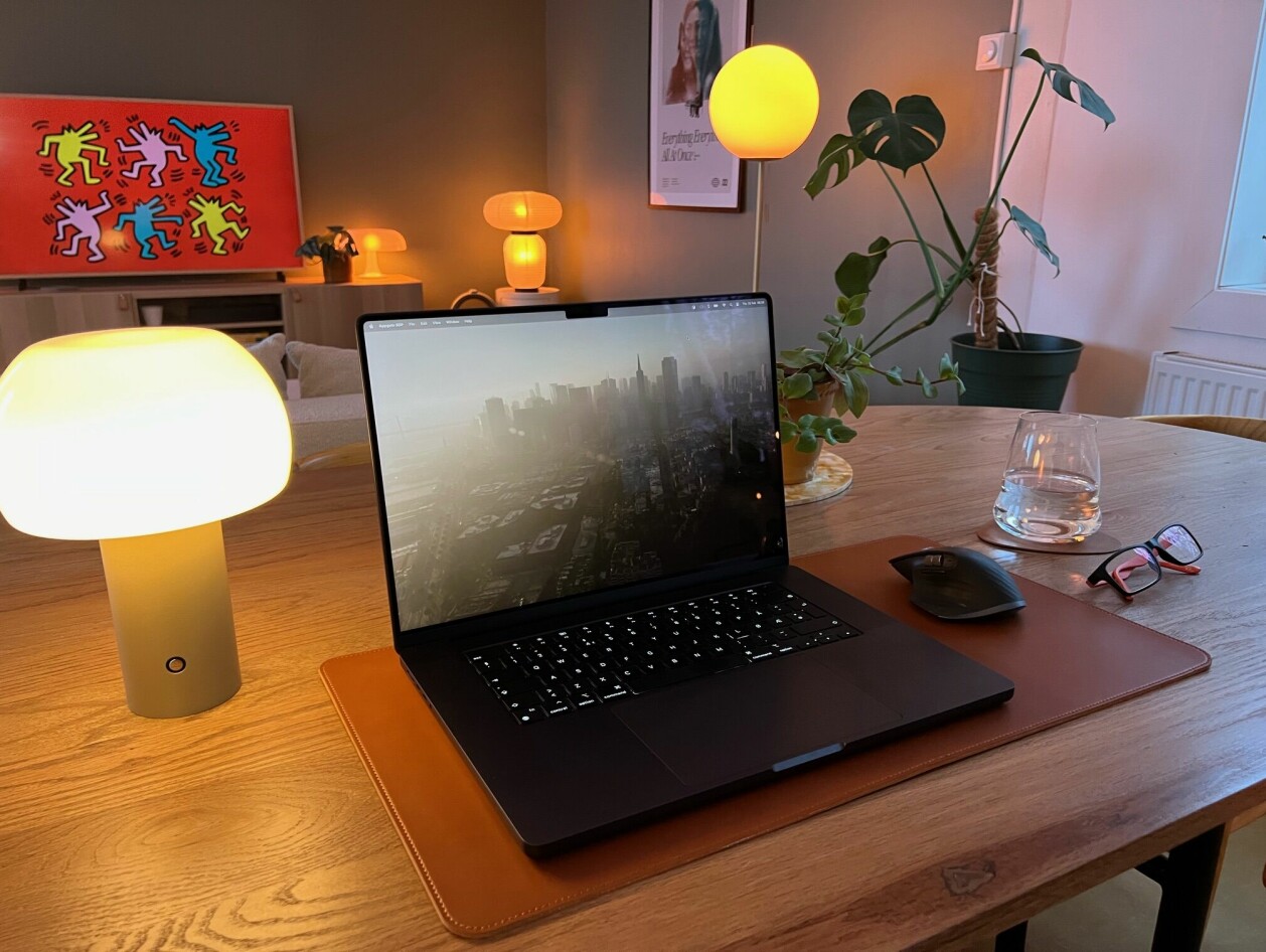 Arbeidsredskapen er en MacBook M3. 📸: Privat
