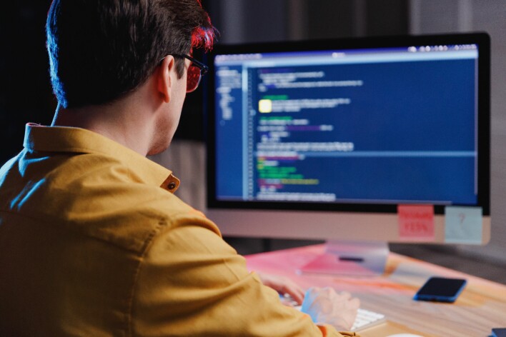 Bedrifter bør bytte ut C og C++ med minnesikre språk som Rust, mener Det hvite hus. 📸: NTB / Shutterstock