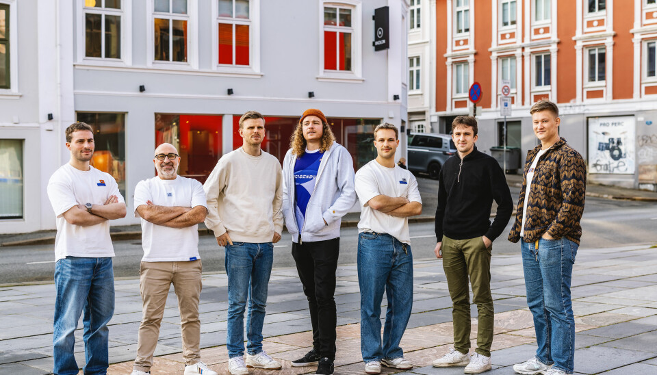 Teamet i Heisenbug som har jobbet med kiosken. Fra venstre: Christian Frich Mæhlum, Tibor Mæhlum, Espen Sævig, Are Breidablikk, Andreas Frich Mæhlum, Markus Håvåg Mæhlum, Håkon Sævig. 📸: Heisenbug