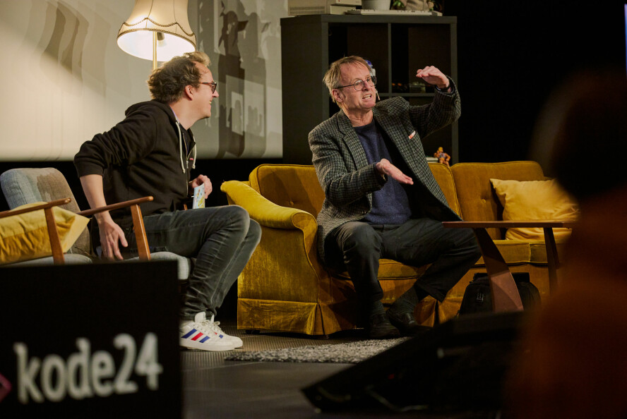 Håkon Wium Lie snakket på kode24-dagen om historien til CSS – og mente flere utviklere burde prøve å bygge ting fra scratch i stedet for å lene seg for mye på rammeverk. 📸: Shawn Arvind