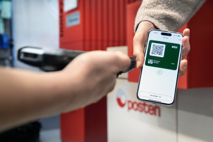 Om du legger inn pass eller ID-kortet ditt i BankID-appen, kan du nå vise dette til folk på posten. 📸: BankID BankAxept