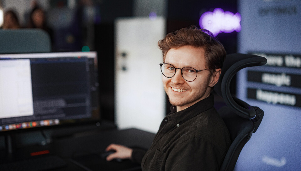 Kodehåndverker: AI-utvikler Trond Rensel og har sammen med resten av teamet utviklet AI-assistenten som nå hjelper tusenvis av fornøyde Tripletex-kunder. Foto: Oda Hveem.