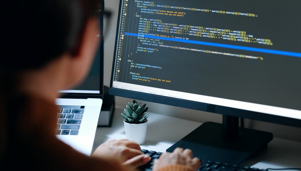 Hvor effektive kan egentlig utviklere bli ved å bruke AI-kodeassistenter? Gartner tror mange ledere lar seg blende av det de mener er urealistiske tall fra produsentene av AI-assistentene. 📸: NTB / Shutterstock