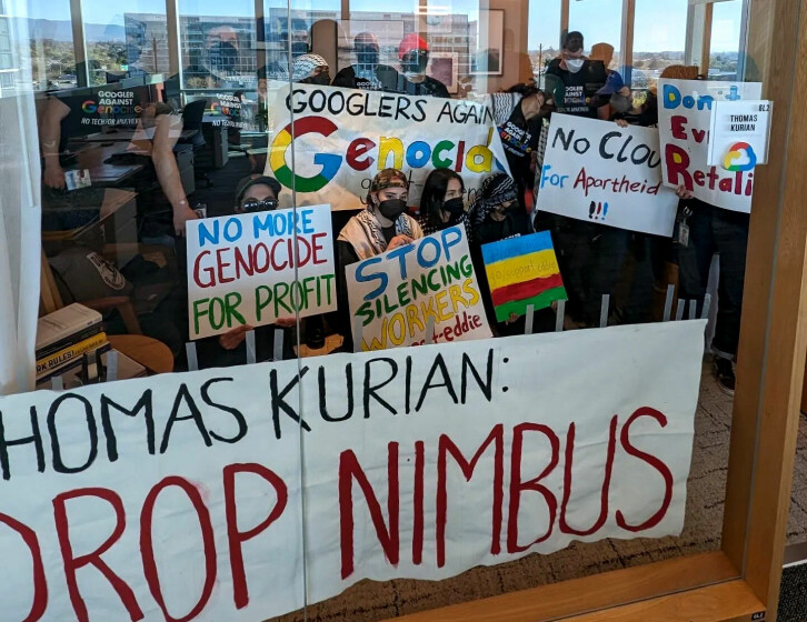 I mellom åtte og ti timer skal de Google-ansatte ha protestert i lokalene deres. Nå mister mange av dem jobben. 📸: No Tech for Apartheid