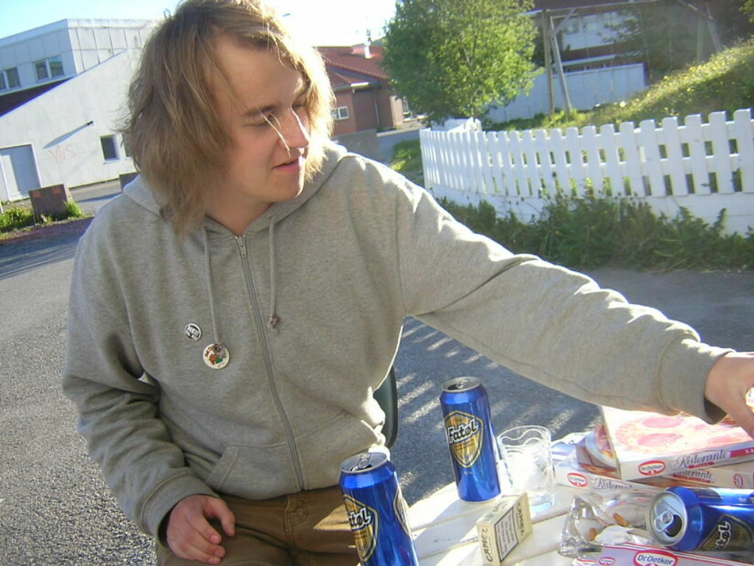 Ja, sånn så jeg ut dessverre, rett før jeg gikk ut i praksis i Finnmark Dagblad, fra det som da het Høyskolen i Bodø. Sånn gjør journalister det, og jeg kan ikke skjønne at ikke utviklere kunne gjort det på samme måten. 📸: Privat