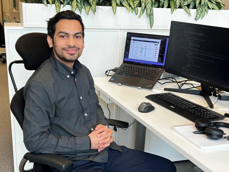 Habibul 'Mursaleen' Chowdhury på plass i sin nye jobb hos KapitalKontroll, som lager SaaS-løsninger for bedrifter og kommuner. 📸: Privat