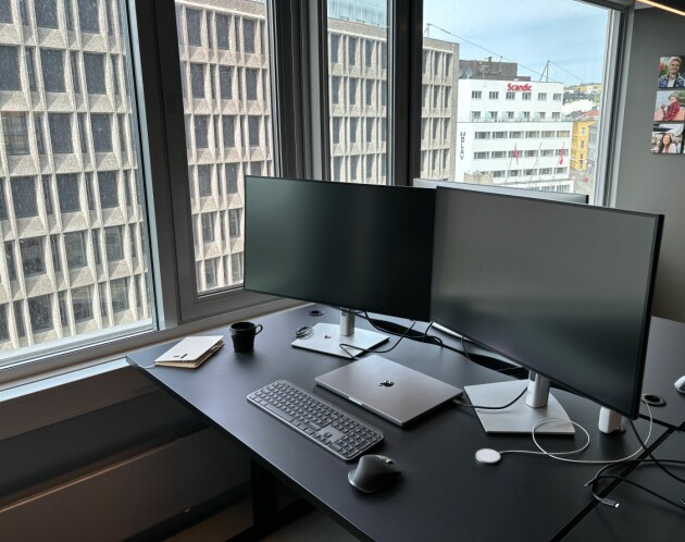 Odd har sikret seg vindusplass i Minus1s lokaler i Rebel i Oslo sentrum. 📸: Privat