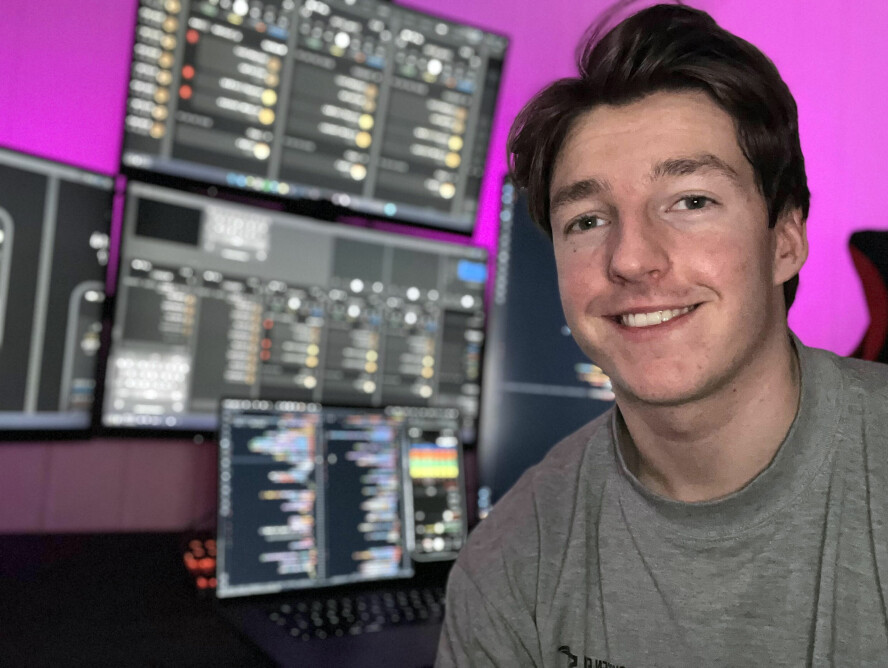 Audun Hilden lever og ånder for programmering, og har funnet det han mener er den perfekte måten å jobbe på for å få nok tid til å kode på sideprosjektene sine. 📸: Privat