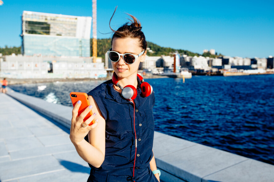Bilder du har lagt ut på Metas tjenester som Facebook og Instagram skal brukes til AI-trening. Det er det ikke alle som liker. 📸: Shutterstock / NTB