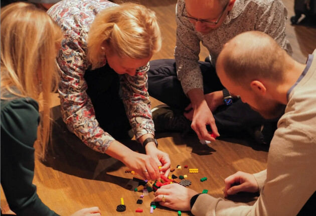Til og med i Variant har vi samarbeidsøvelser med Lego.