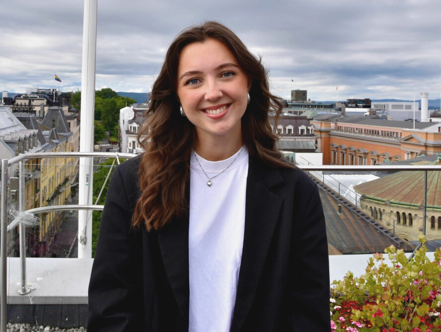 Helena Dypvik Skants (24) er sommerstudent hos Computas, og forteller om studiet, sommerjobben og hva hun håper bransjen vil jobbe mer med i denne utgaven av Sommerkoderen. 📸: Privat