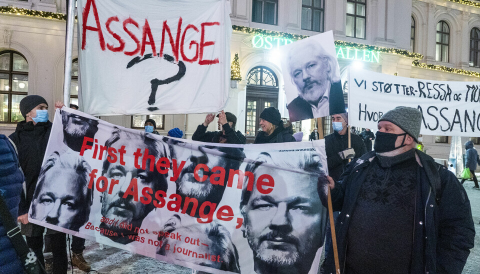 Mange i Norge har engasjert seg i Assange sin sak, her fra en demonstrasjon til støtte for ham i 2020.📸: Terje Pedersen / NTB