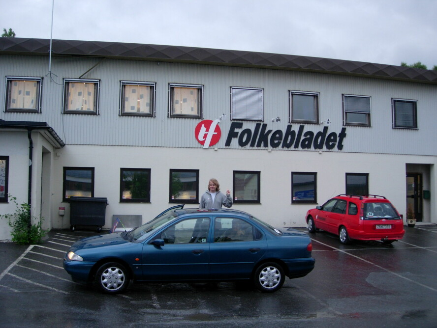 Ole Petter foran Troms Folkeblad på Finnsnes – én av flere jobber før han fikk seg jobb i Oslo. 📸: Privat