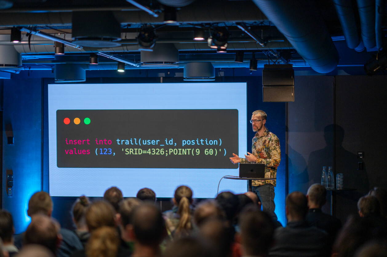 Nils Larsgård prater på en konferanse. 📸: Odin Hole Standal
