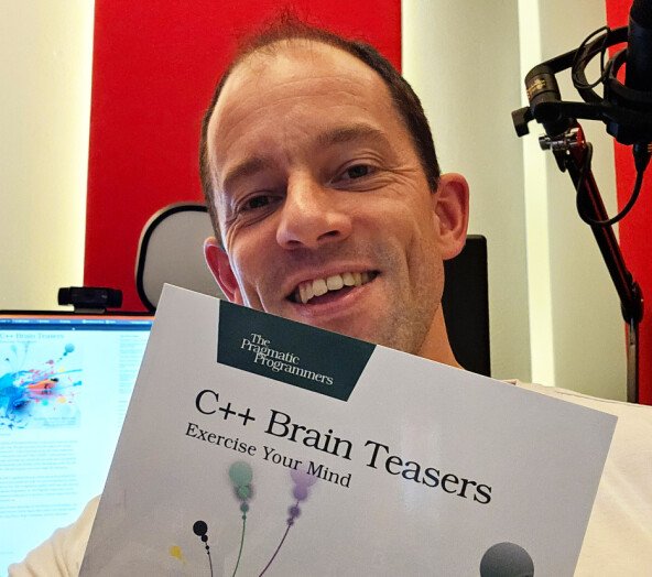 Boken C++ Brain Teasers er basert på spørsmål hentet fra kodequiz-nettstedet til Anders Schau Knatten. 📸: Privat