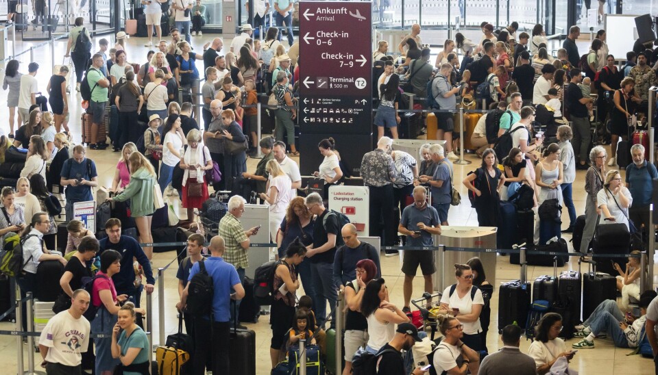 Verden rundt er reisende strandet på flyplasser som følge av problemene. Her fra Berlin Brandenburg. 📸: Christoph Soeder / dpa / AP / NTB