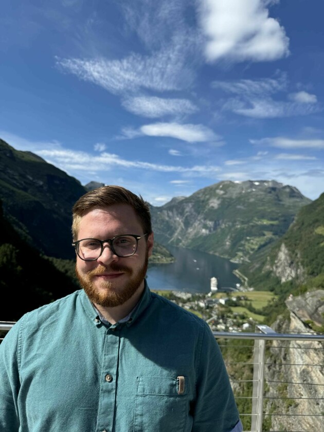Bransjen bør tørre å la ansatte få styre mer hvor de jobber. Slubowski mener det kan bidra til at flere blir lengre i samme bedrift. Her er han selv på reise i Geiranger for et par uker siden. 📸: Privat