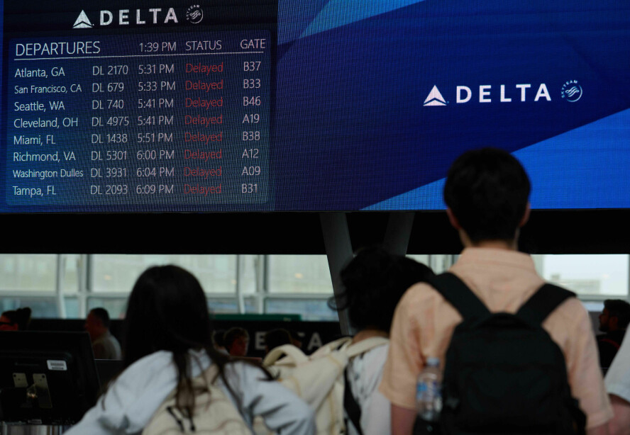 Delta Air Lines skal ha rundt 176.000 erstatningssaker fra reisende som ble berørt av feilen fra Crowdstrike. De er alt annet enn imponert av hjelpen de har fått, og skal ifølge amerikanske medier gjøre seg klare for et søksmål. 📸:Edna Leshowitz / ZUMA Press Wire / Shutterstock / NTB