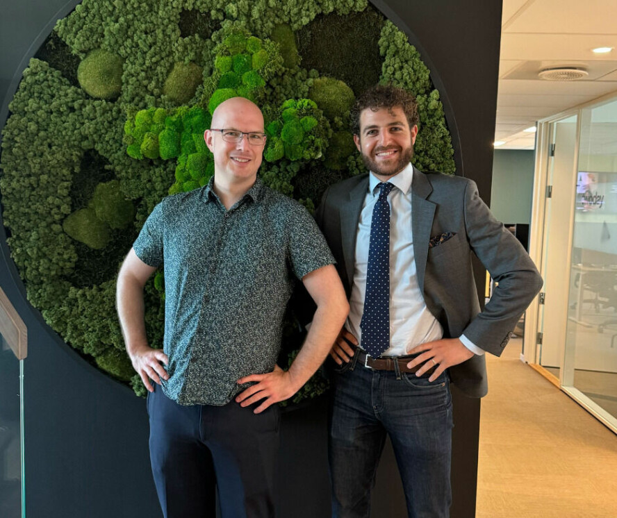 Sigmund Marius Nilssen (til venstre) og Hazel Soboh var denne uka på plass hos twoday. 📸: twoday