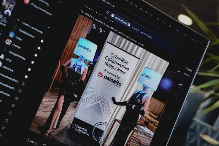 Slik skal de ha sett ut, lampeskjerm-damene på Black Hat-festen til Palo Alto Networks. 📸: Ole Petter Baugerød Stokke