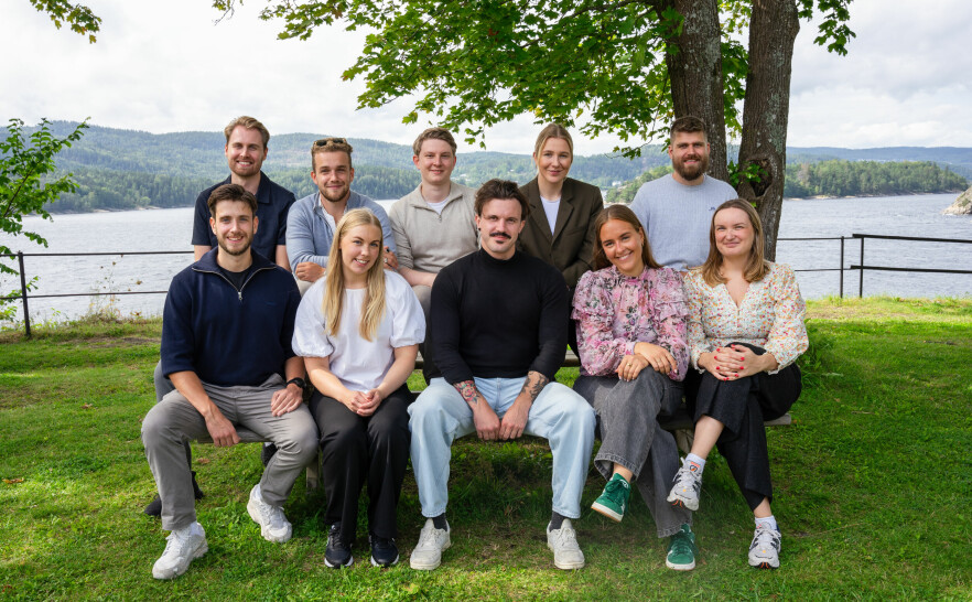 Frend Digitals nye ansatte. Fra venstre bak ser du Markus Woldseth, Mathias Kolberg, Martin Røren Aarseth, Marie Haug og Rikard Næss. Fra venstre foran ser du Georg Groth, Tuva Gåserød, Didrik Stordahl, Astrid Bjørnø og Marte Holdø.
