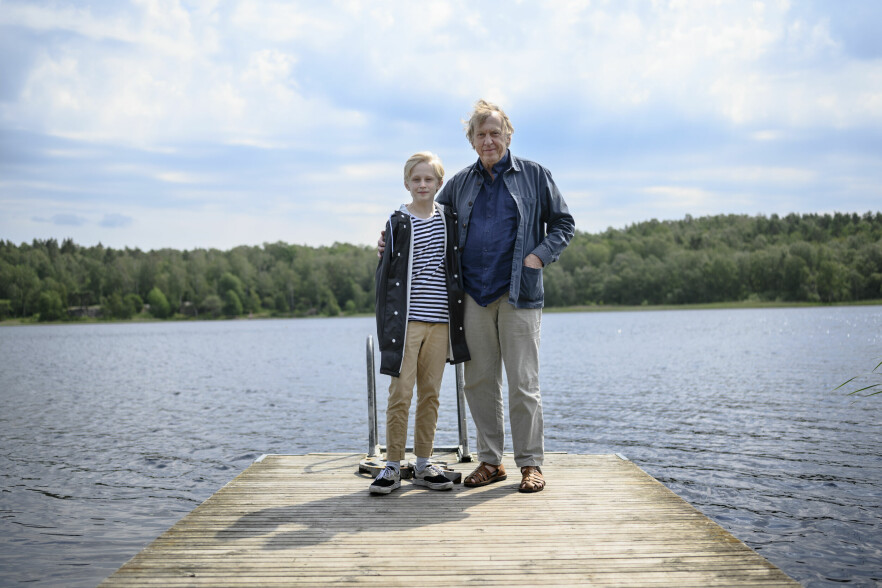 Barnebokkarakteren Sune, skapt av Anders Jacobsson og Sören Olsson, feirer 40 år i år. Det er blitt en rekke bøker, TV-serie og filmer. Elis Gerdt spilte Sune i tre filmer, her med Tomas von Brömssen i rollen som morfaren. 📸: Björn Larsson Rosvall / TT / NTB