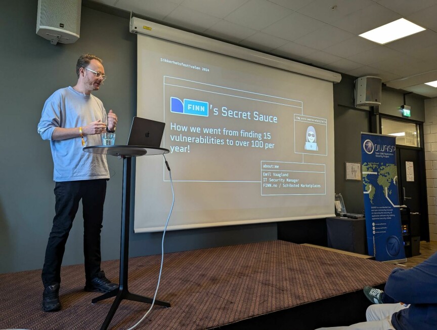 Emil Vaagland er IT-sikkerhetssjef hos Finn.no. Her fra sitt foredrag på Sikkerhetsfestivalen på Lillehammer 27. august 2024. 📸: Privat
