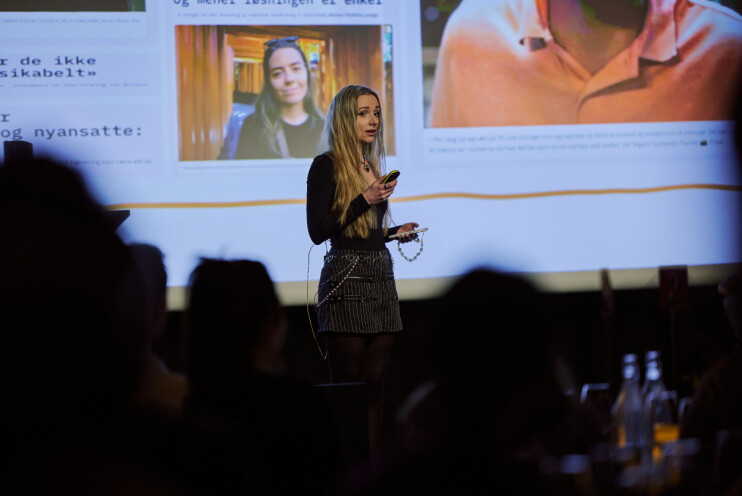 Victoria Prigel har også tidligere uttalt seg om hvordan arbeidsmarkedet er for studenter og nyutdannede, her fra årets kode24-dagen. 📸: Shawn Arvind