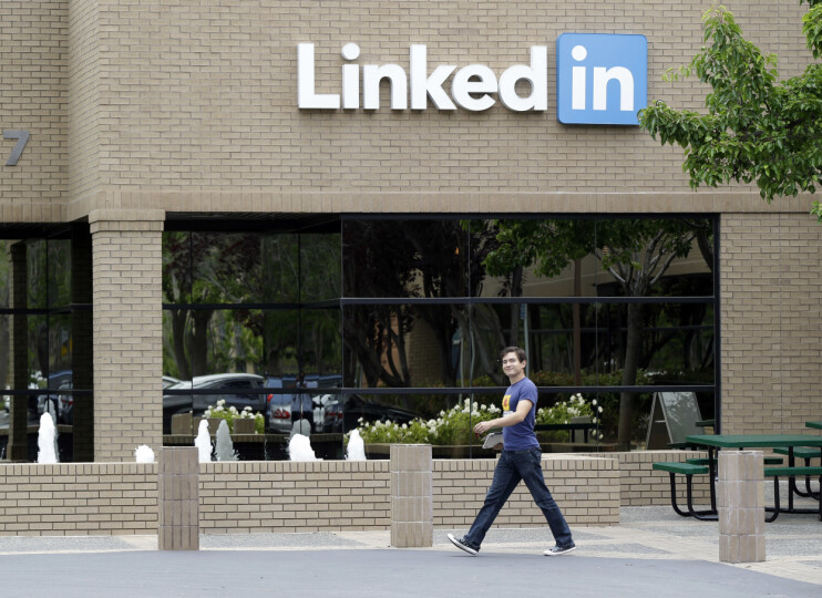 LinkedIn har flytta fra CentOS til Azure Linux. 📸: Marcio Jose Sanchez / AP / NTB