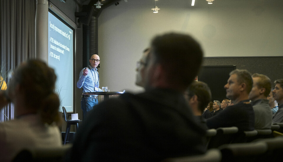 Helge Penne argumenterte for at flere ting må fjernes fra C++ for å gjøre språket sikkert nok – så mye at det vil bli et nytt språk. 📸: Ard Jongsma, Still Words